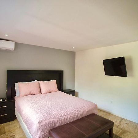 Loft With Pool - A Few Steps From The Beach! Cancun Bagian luar foto